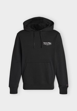 Sweat à capuche noir avec poche avant, cordons, poignets côtelés et petit logo blanc Tommy Hilfiger sur la poitrine gauche et le bas de la manche.