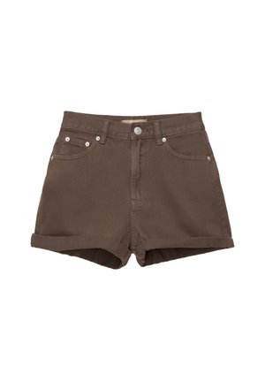Pantaloni shorts in denim marrone con vita alta, orlo arrotolato, due tasche anteriori e chiusura con bottone frontale. Texture liscia con hardware minimale.