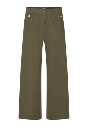 Pantalon large vert olive taille haute, avec bouton et fermeture éclair à l'avant, et deux poches plaquées frontales avec boutons métalliques.
