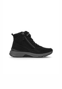 Bottines en suède noir au bout rond, avec un laçage à l'avant et une fermeture éclaire sur le côté. Elles disposent d'une semelle rembourrée et d'une semelle extérieure en caoutchouc texturé.