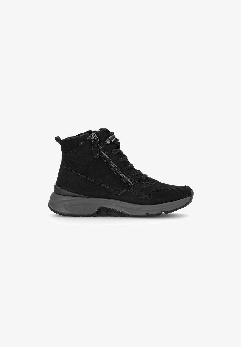 Bottines en suède noir au bout rond, avec un laçage à l'avant et une fermeture éclaire sur le côté. Elles disposent d'une semelle rembourrée et d'une semelle extérieure en caoutchouc texturé.