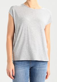 Gray short-sleeve t-shirt made of soft fabric, featuring a crew neck and a relaxed fit, paired with light blue jeans. Simple design.