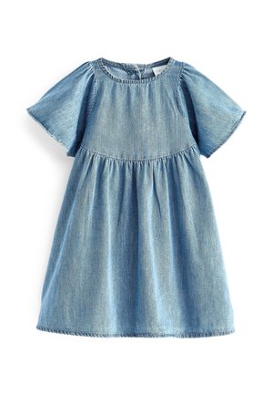 Robe à manches courtes en denim bleu clair avec taille froncée et encolure ronde, conçue pour un enfant, présentée à plat sur un fond blanc.