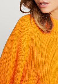Monki Sweter