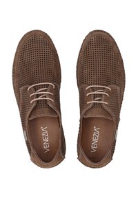Braune, durchbrochene Lederschuhe mit runder Zehenform, schnürbarem Design und kontrastierenden Stichdetails. Die Innenseite verfügt über eine Logo-Prägung.