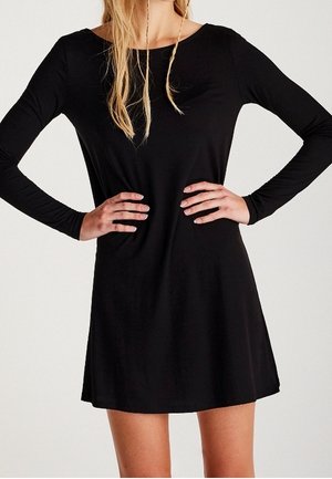 Schwarzes Langarmkleid mit rundem Halsausschnitt, aus glattem, leichtem Stoff gefertigt, der am Saum leicht ausgestellt ist für eine entspannte Silhouette.