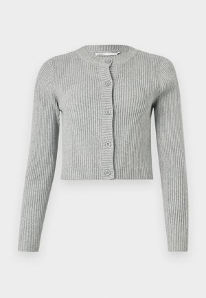Cardigan grigio a coste con maniche lunghe, chiusura a bottoni e scollatura rotonda. Presenta un design corto e una texture morbida.