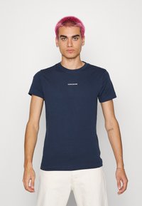 Calvin Klein Jeans MICRO BRANDING ESSENTIAL TEE - T-shirt básica - black iris