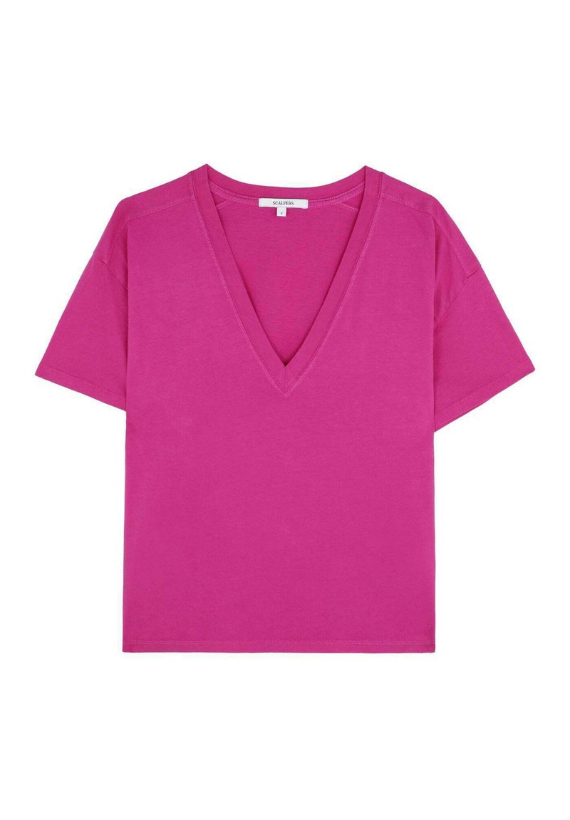 Różowa koszulka V-neck z krótkim rękawem, wykonana z miękkiego materiału. Projekt charakteryzuje się luźnym krojem i gładką fakturą.