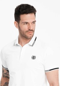 Ombre Pikeepaita - white