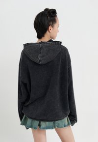 Thumbnail Image 5