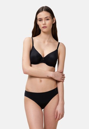 Schwarzer BH und passende Unterhose aus glattem Stoff. Der BH verfügt über verstellbare Träger und einen einfachen Verschluss vorne.