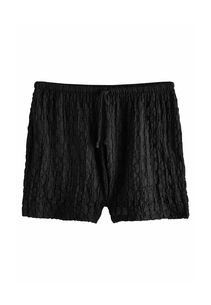 Shorts noirs présentant un motif texturé avec des rayures verticales, une ceinture élastique avec cordon de serrage, et une coupe ample.