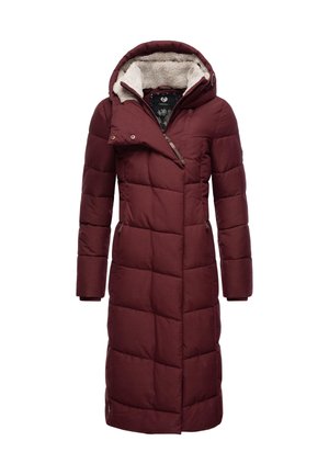 Ilgas puriųjų striukės modelis burgundiškos spalvos su gaubtu, su siuvinėta tekstūra, priekyje esančiu užtrauktuku ir sagų užsegimu, su minkštu, kontrastuojančiu vidiniu pamušalu.