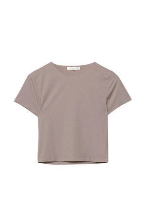 Enkelt kortærmet crop-top i afdæmpet taupe med rund halsudskæring, vist på en hvid baggrund.