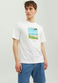 Jack & Jones JORTULUM LANDSCAPE CREW NECK - T-shirts print - bright white