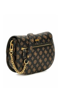 Borsa a tracolla in pelle nera con dettagli in catena dorata e una tasca con zip, caratterizzata da un motivo logo ripetuto su tutta la superficie.