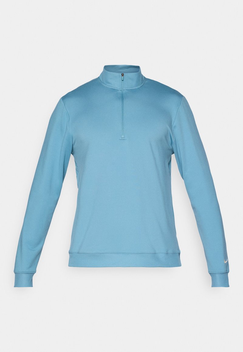 Pullover azzurro chiaro con zip a quarti, caratterizzato da maniche lunghe e orlo a costine. Realizzato in tessuto morbido con una texture liscia. Logo Nike sulla manica.
