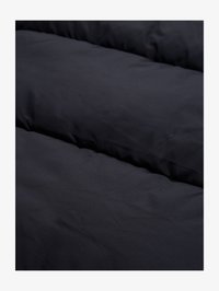 Niewybrane, sky captain blue