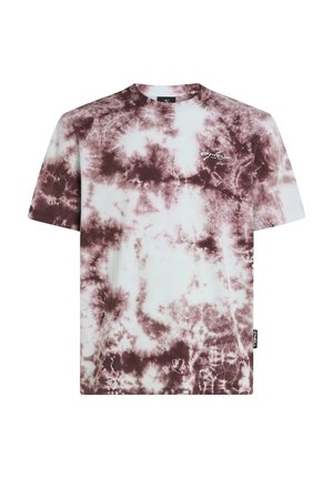 Lühikeste varrukatega sidruni värvimise t-särk valgete ja sügava burgundi värvidega, millel on keerutavad mustrid; omaduste hulka kuuluvad ümar kaelus ja väike logo ees.