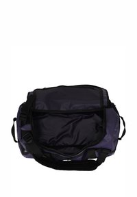 Violetti reisikott mustade detailidega, reguleeritava õlavarre rihmaga ja suure tõmblukuga sektsiooniga. Vastupidav kangas, millel on võrkpocketid.