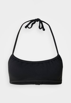 Fekete texturált bikini felsőrész pántos nyak- és hátkötéssel, sima fehér háttéren.