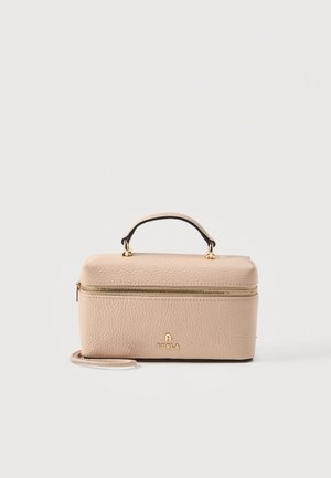 Бежова чанта Furla от кожа със зърнеста текстура, с къса дръжка, златист цип и обков и подвижна презрамка за рамо.