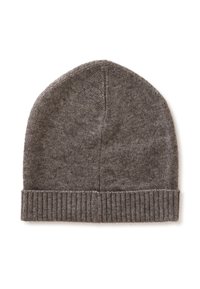 Cappello beanie grigio a maglia con risvolto a coste, parte superiore rotonda e texture morbida. Il tessuto appare caldo e accogliente, adatto per il freddo.
