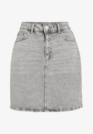 Grauer Jeansrock mit hoher Taille, vorderem Knopfverschluss und zwei Seitentaschen. Mit einem ausgefransten Saum und einer dezenten Stone-Washed-Optik.