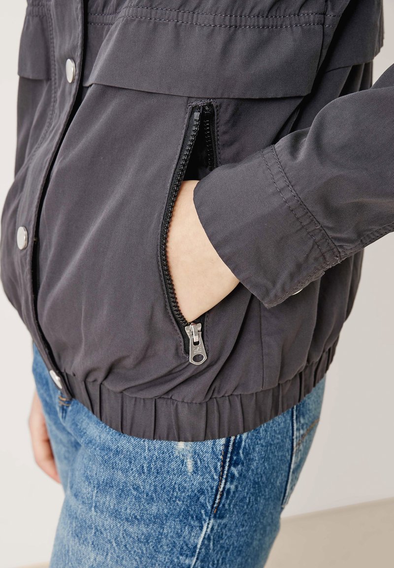 Damen Leichte Jacken | QS by s.Oliver Übergangsjacke asphalt/anthrazit - VD87346 Damen Leichte Jacken | QS by s.Oliver Übergangsjacke asphalt/anthrazit - VD87346