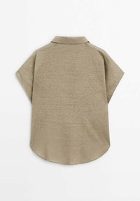 Chemise beige à manches courtes avec un col droit, vue de dos sur un fond blanc.