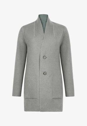 Długi szary wełniany płaszcz męski z kołnierzem szalowym, dwoma dużymi przednimi kieszeniami i dwoma guzikami z przodu.