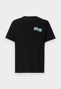 Zwarte katoenen T-shirt met een vooropdruk die "SANTA CRUZ" in blauw weergeeft met een golvend ontwerp. Korte mouwen en een ronde hals.