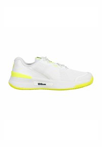 Weiße Sportschuhe mit Obermaterial aus Mesh, grünen Akzenten und einer strukturierten Gummisohle. Mit einem auffälligen "Wilson"-Logo an der Seite.