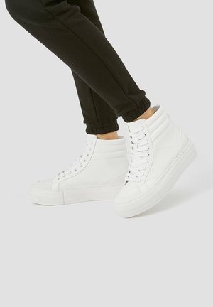 MIT PLATEAU - Sneakers hoog - white