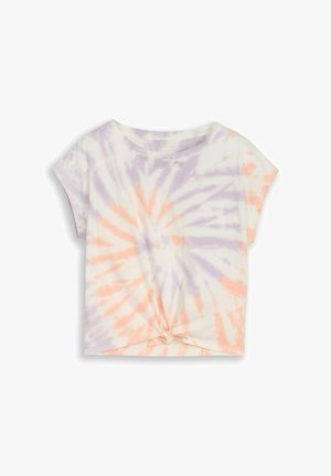 Camiseta corta de manga corta con patrón de espiral tie-dye en naranja y púrpura y detalle de nudo frontal retorcido.