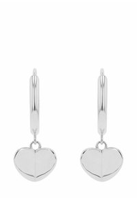 Silberne, hängende Ohrringe mit einem glatten Herzdesign-Anhänger an einem polierten Ring, der ein elegantes Finish und einen minimalistischen Stil zeigt.