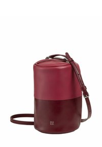 Borsa a tracolla rotonda in pelle bordeaux, con una parte superiore liscia e una parte inferiore testurizzata, dotata di una tracolla regolabile.