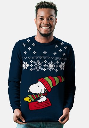 Maglione lavorato a maglia blu navy con un design di Snoopy, motivi di fiocchi di neve e diamanti con accenti bianchi, verdi e rossi, dotato di colletto e polsini a costine.