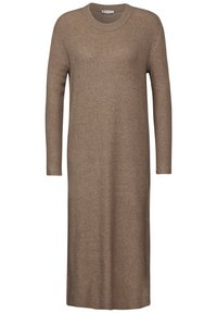 Braunes, geripptes Strickkleid mit langen Ärmeln und rundem Halsauschnitt. Der Stoff scheint weich zu sein und hat einen mittellangen Schnitt, der sich gut zum Layering eignet.