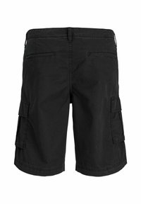 Μαύρες βερμούδες cargo με πλαϊνές τσέπες με καπάκι και πίσω τσέπες με πατ, εμφανίζονται από πίσω σε λευκό φόντο.