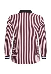 Maglietta a maniche lunghe, stile polo, con strisce verticali bordeaux e bianche, colletto nero e polsini a righe. Tessuto morbido e lavorato a maglia.