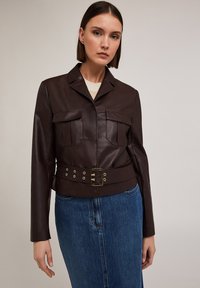 CON CINTURA - Blazer - marrone