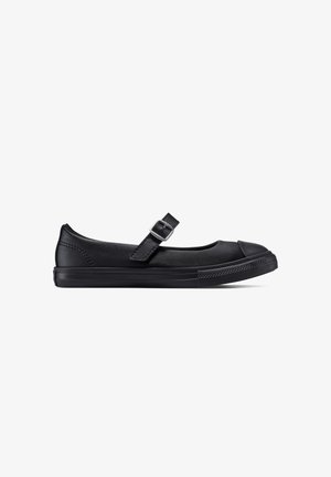 Zapatos tipo mary jane negros con parte superior sintética texturizada, puntera de goma, correa ajustable con hebilla y suela plana de goma.