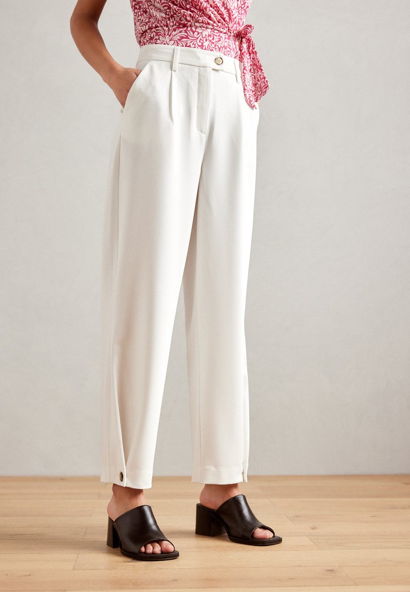 b.young by Zalando BUTTON PANTS - Püksid - marshmallow
