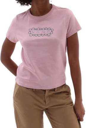 Růžové bavlněné tričko s krátkými rukávy, na přední straně se mnoho barevné vyšívané logo v zaobleném obrysu.