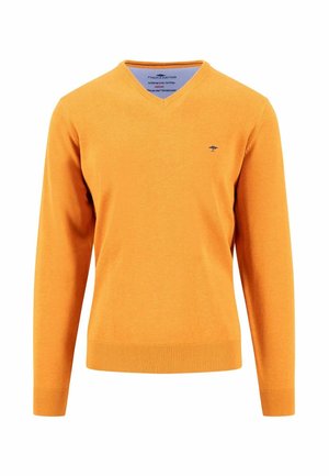 Pomarańczowy sweter z długim rękawem i dekoltem w serek, z małym ciemnym logo drzewa na lewej piersi oraz ściągaczami na mankietach i u dołu.
