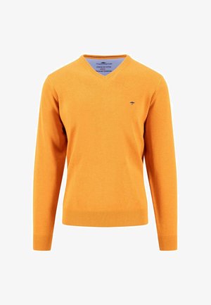 Pomarańczowy sweter z długim rękawem i dekoltem w serek, z małym ciemnym logo drzewa na lewej piersi oraz ściągaczami na mankietach i u dołu.
