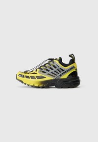 MM6 X SALOMON ACS PRO - Baskets basses - black/blazing yellow/silver-coloured
