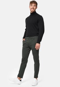 INDICODE JEANS SUPER STRETCH  RODEKRO - Pantalones chinos - deep forest